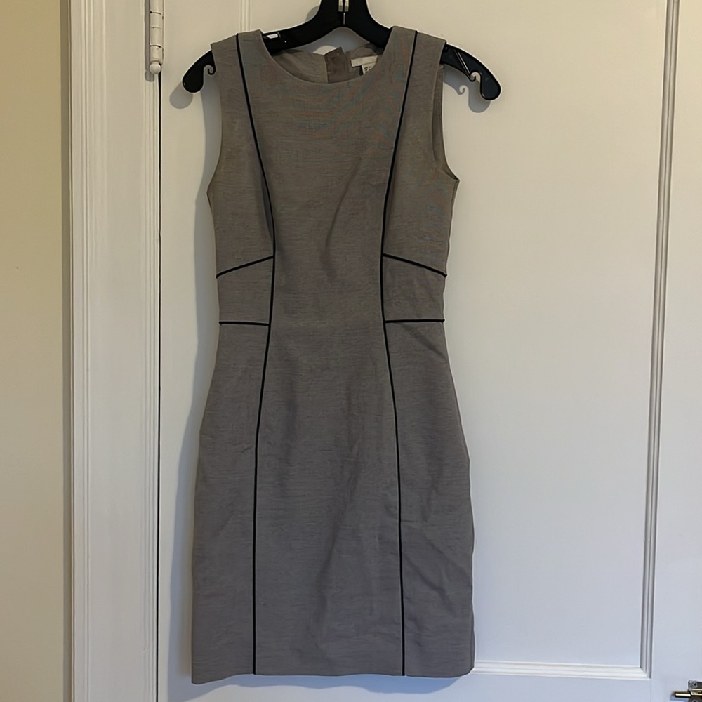 H&M light gray fitted dress, Women’s size 4